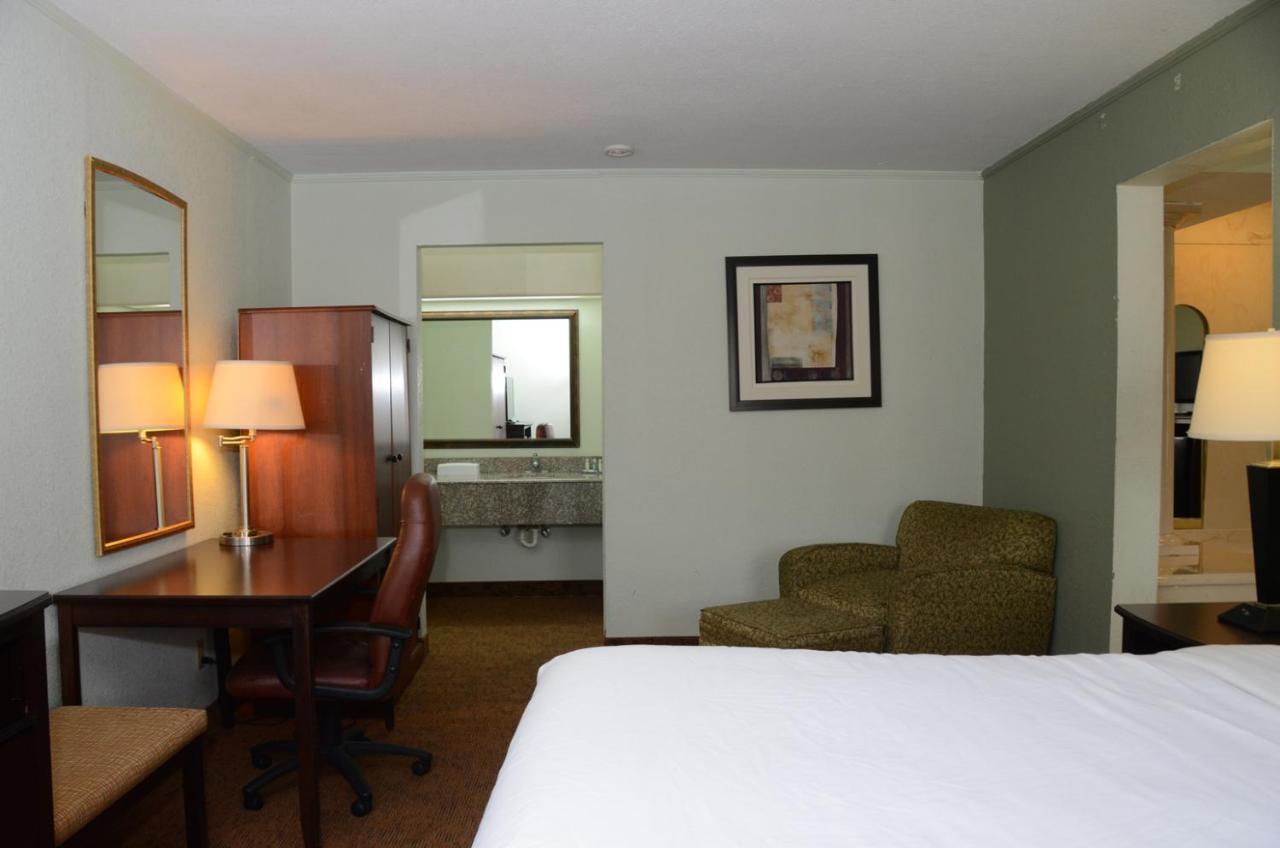 Quality Inn & Suites Covington Bagian luar foto