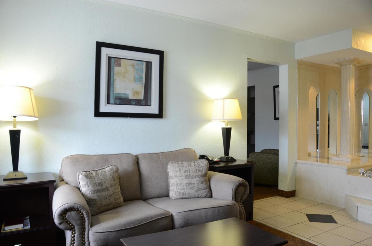 Quality Inn & Suites Covington Bagian luar foto